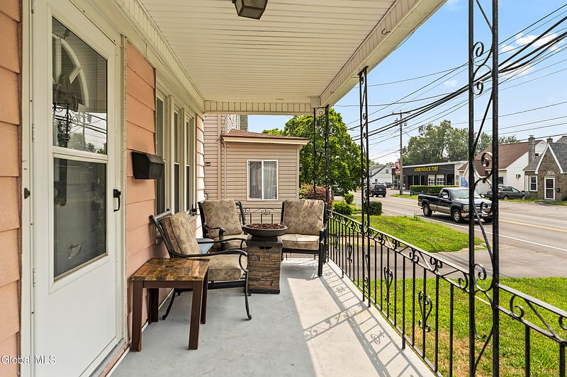 2nd image of 1207 Curry Road