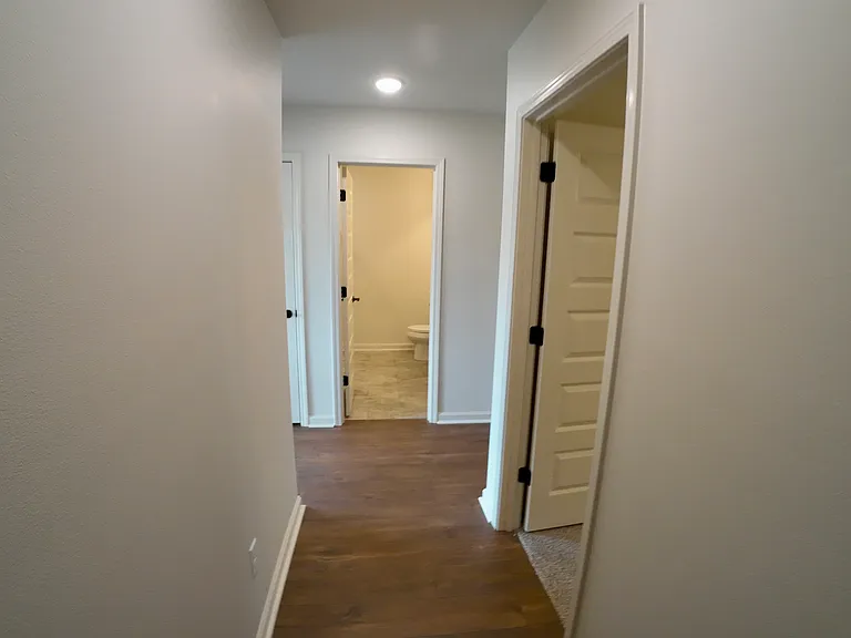 212 Kelton Ln — Photo 12