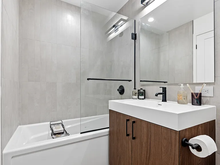 300 McRae Ave — Photo 15