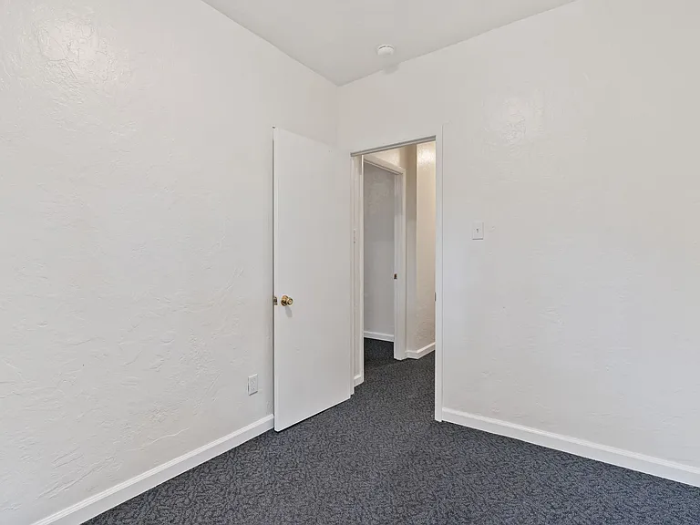 Charming & Fully Updated 2 Bed/1 Bath Home In Heart Of Beechview — Photo 18