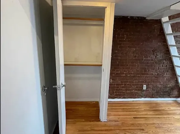 370 West 46th Street image 3 of 9