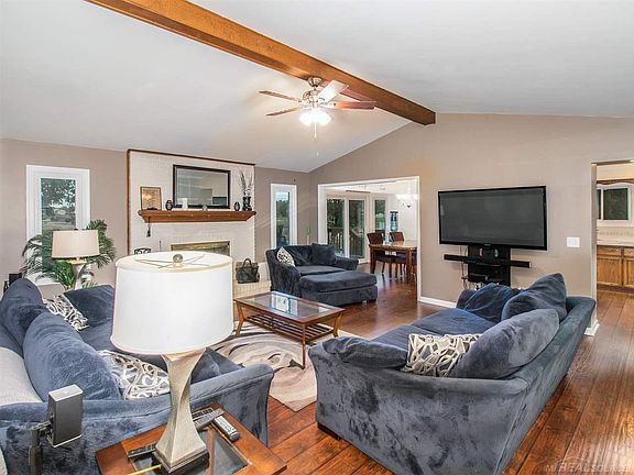 5th image of 26161 Mapleridge Dr