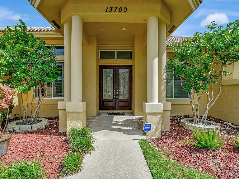 13709 Columbine Ave — Photo 2