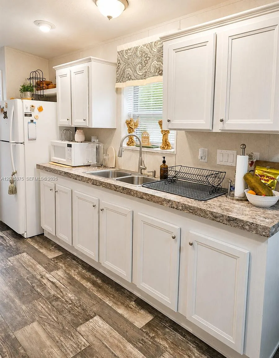 3 bed, 2.0 bath, 1152 sqft, $1,850 — Photo 3