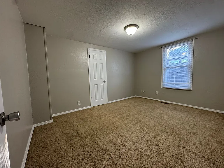 602 E Randolph Ave — Photo 6