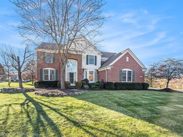 7364 Goldenrod Ct, Brighton, MI 48116