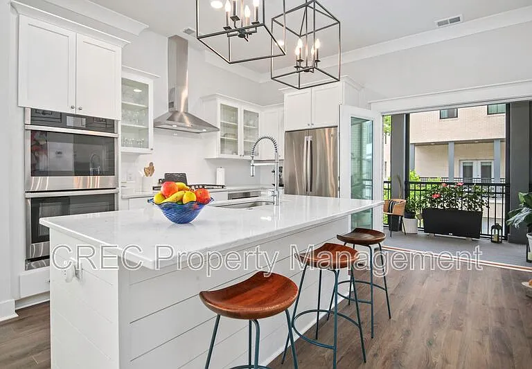 1636 Florentia St — Photo 2