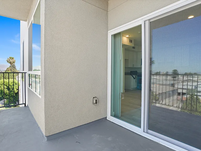 8802 Van Nuys Blvd #405 — Photo 3