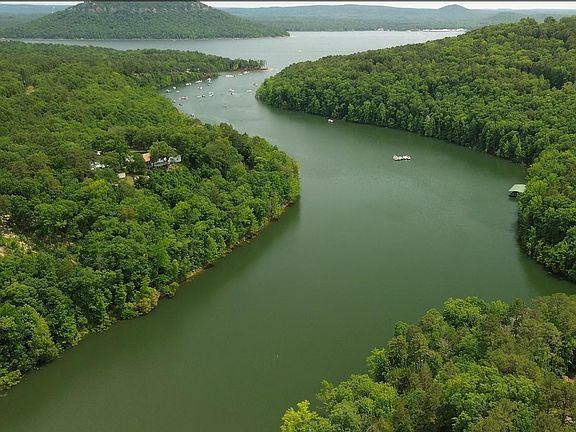 5th image of 133 W Cliff Dr