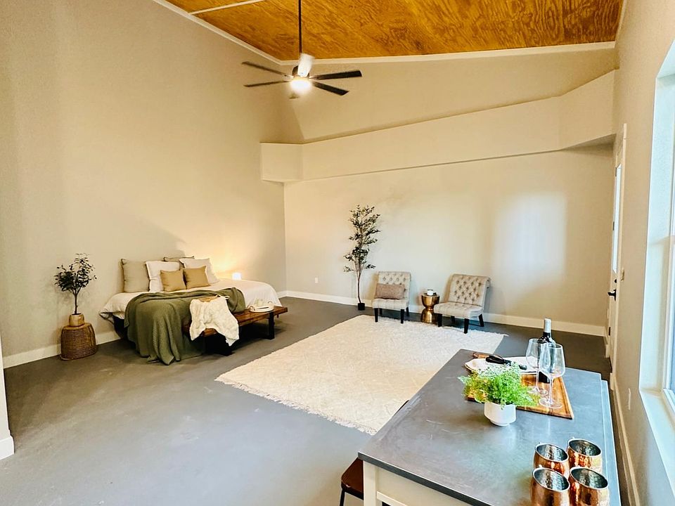 1st image of 204 N Collins St
