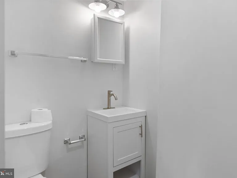 2305 Pickwick Rd — Photo 9