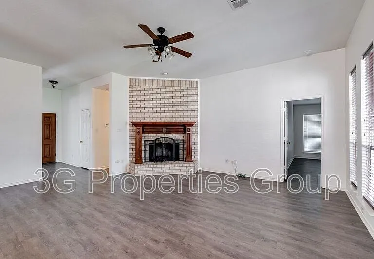 1316 Lochness Dr — Photo 8