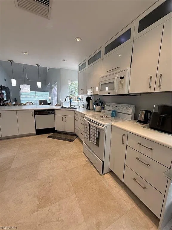 2 bed, 2.0 bath, 1350 sqft, $5,000 — Photo 3