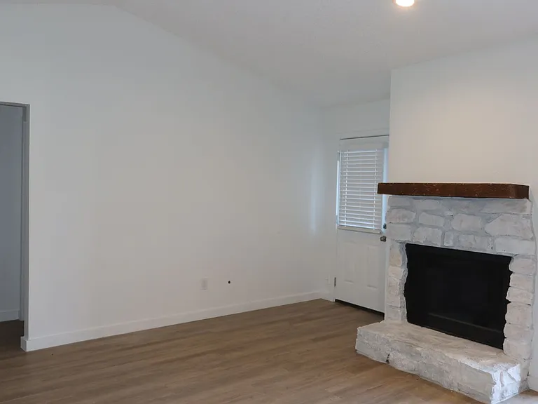 9607 Aberdeen Way #B — Photo 7
