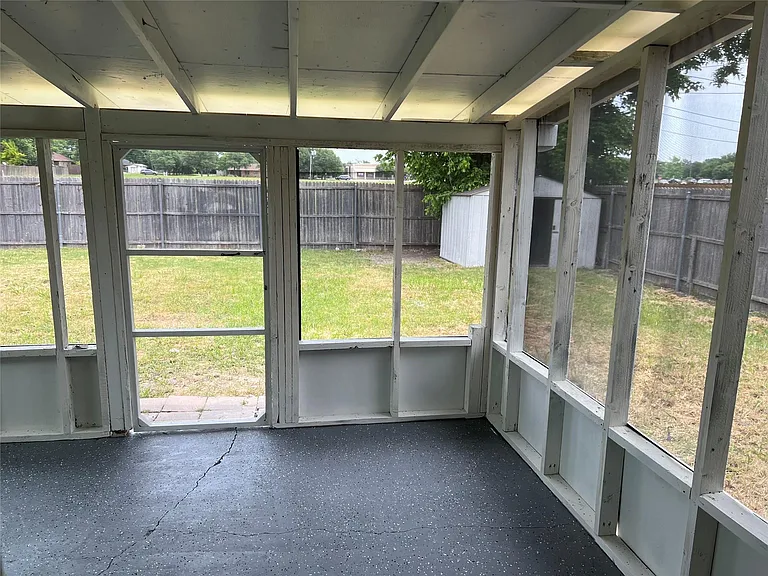 507 Hilltop Ln — Photo 18
