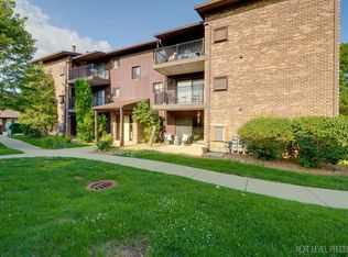 59 W 64th St APT 102, Westmont, IL 60559