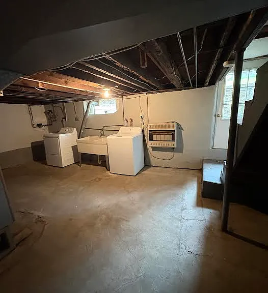 332 College Ave — Photo 15