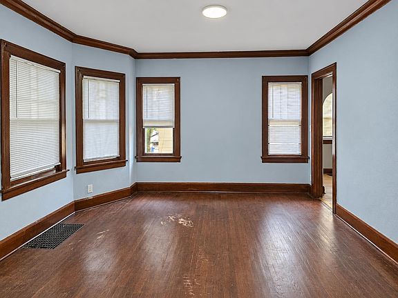 5th image of 324 Paris Ave