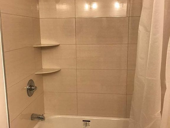 5th image of 413 Hawthorne St APT 303