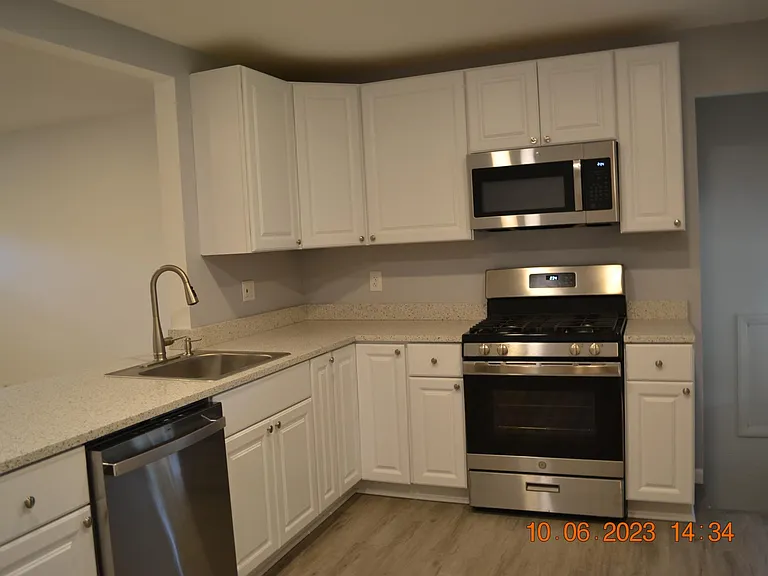 1407 Gordon Dr — Photo 4