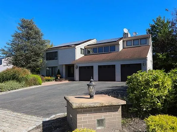9 Jesse Way, Mount Sinai, NY 11766