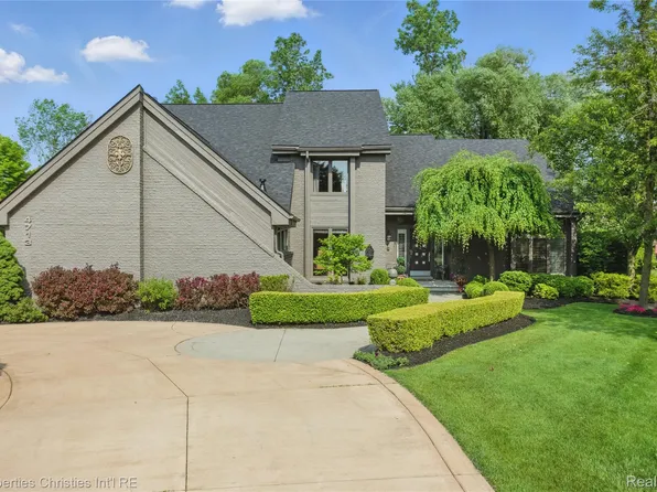 4713 Mada Ct, West Bloomfield, MI 48322
