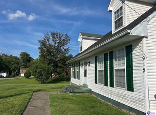 912 Woods Hollow Dr, Radcliff, KY 40160