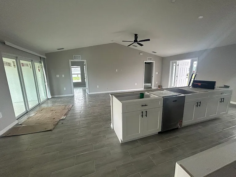 1017 NE 44th St — Photo 8