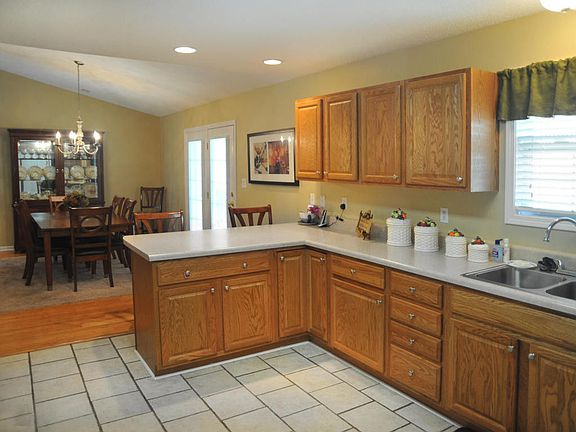 4th image of 7040 Wrens Creek Ln