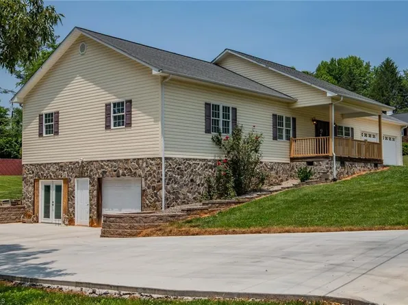 137 Raven Laurel Dr, Wilkesboro, NC 28697