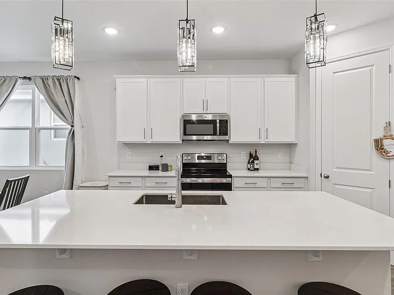 654 Heritage Square Dr — Photo 12