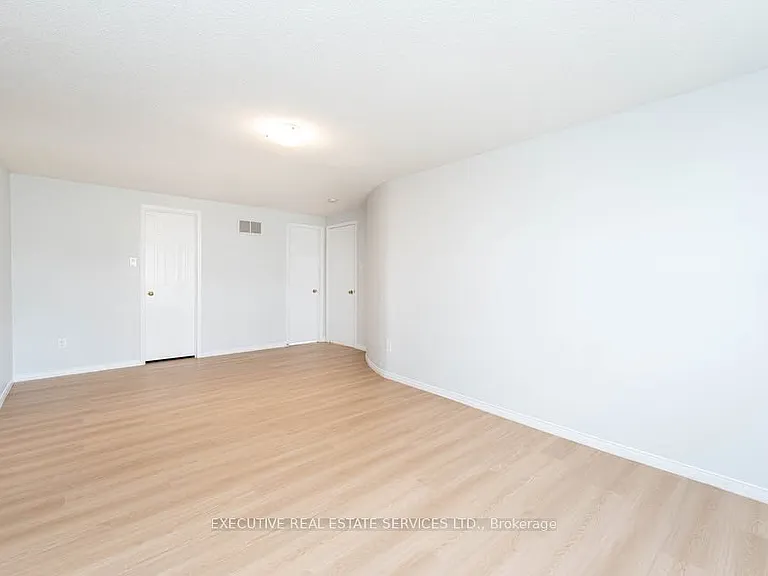 11 Upland Dr #UPPER — Photo 24