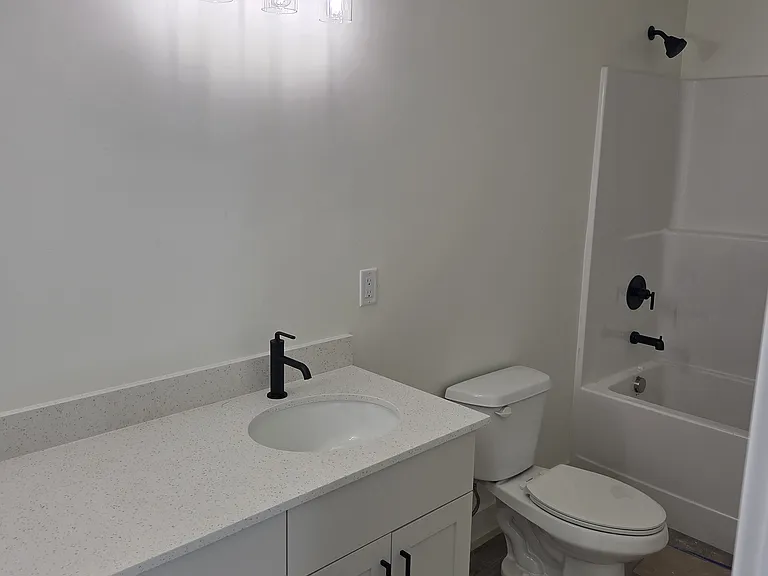1376 N 10 W — Photo 6