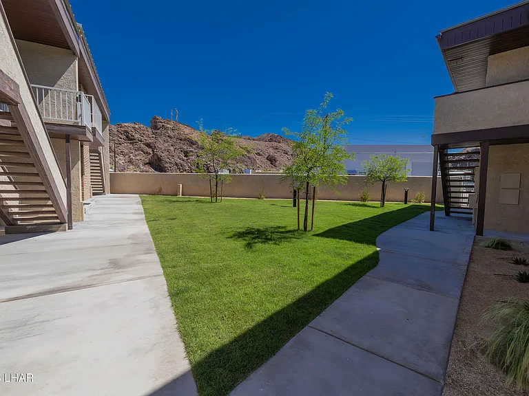 9170 Riverside Dr #24 — Photo 29