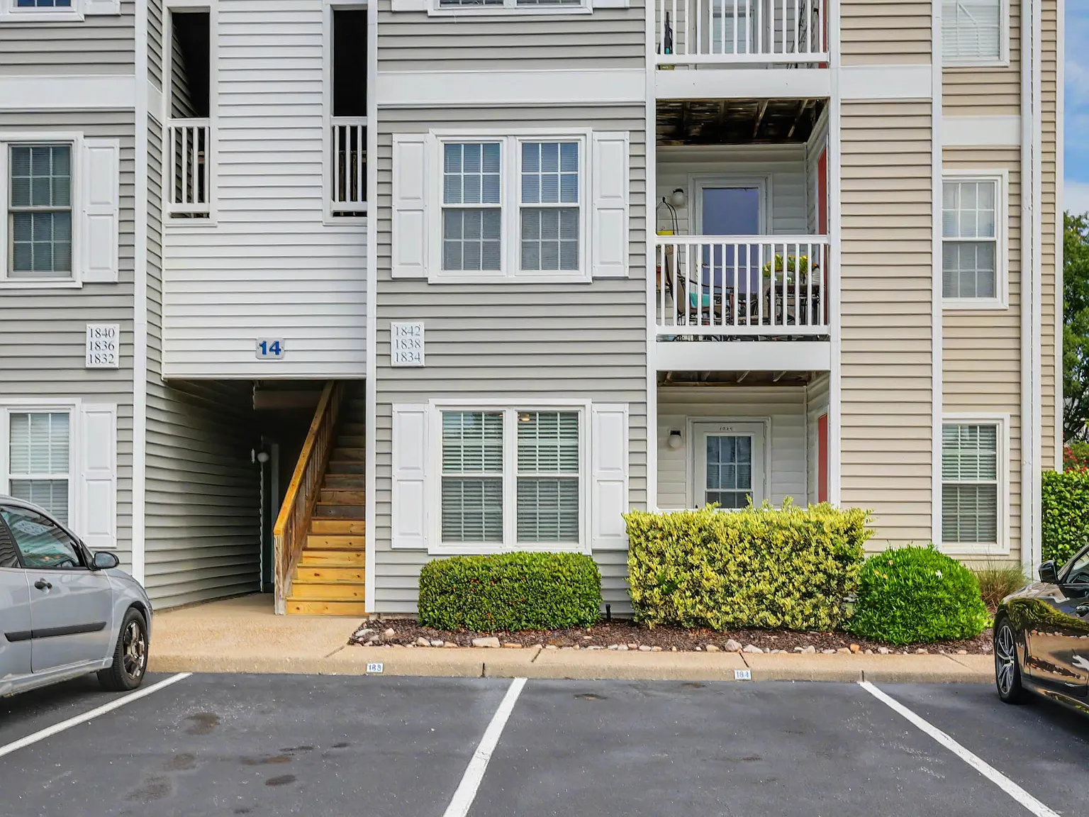 2 bed, 1010 sqft, $2,100 — Photo 1