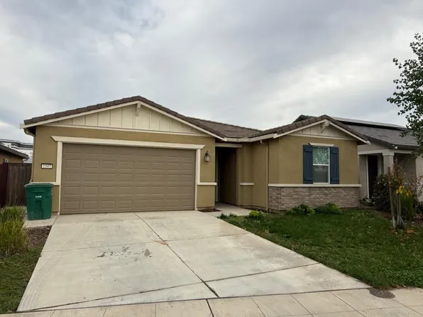 1547 Encantada Ave, Madera, CA 93637