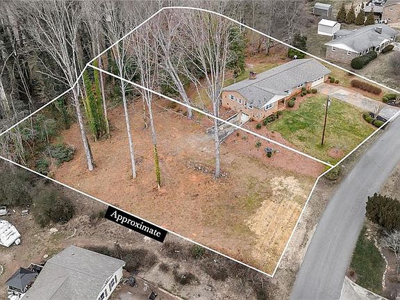 2nd image of 132 Kerry Ln