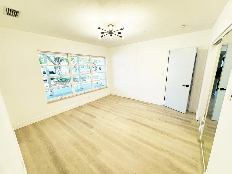 101 S Corona Ave — Photo 21