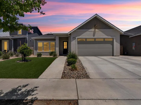 2454 W Mallard Lane, Hanford, CA 93230