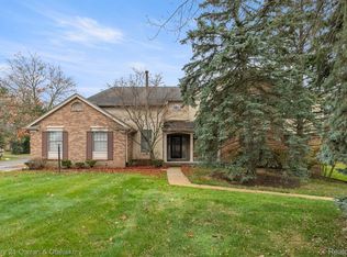 29703 Pine Ridge Cir, Farmington, MI 48331