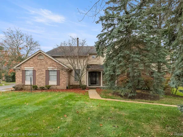 29703 Pine Ridge Cir, Farmington, MI 48331