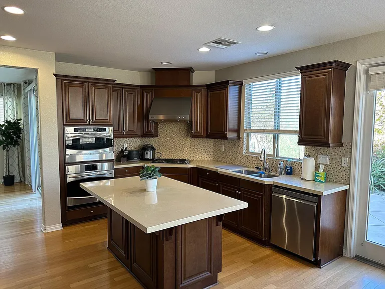 11320 Laurelcrest Dr — Photo 2