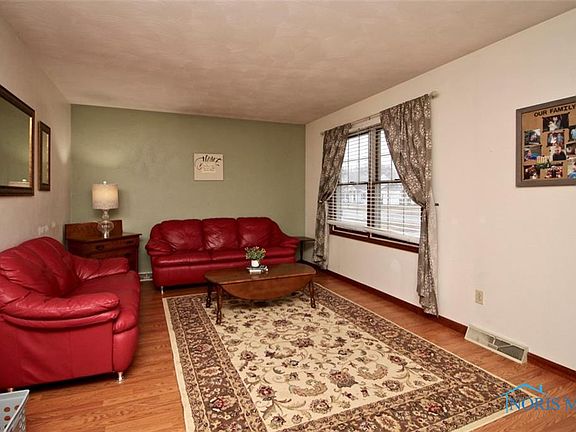 3rd image of 3851 Branch Dr