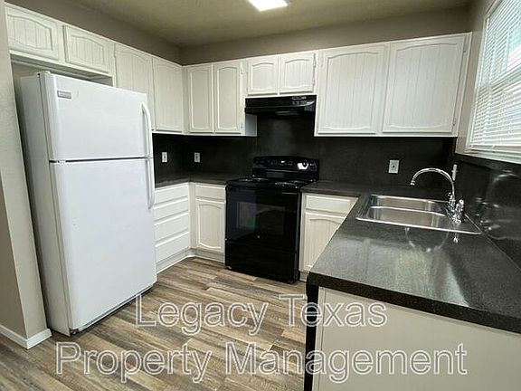 5th image of 1409 Courtney Pl APT B