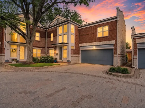 15 Manchester Ln, Elmhurst, IL 60126