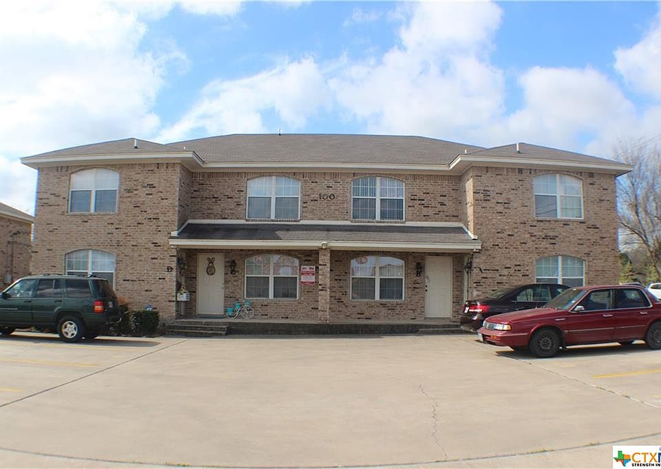 1st image of 100 E Robin Ln