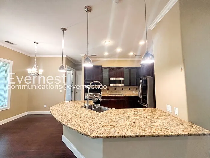 4 bed, 3.0 bath, 2670 sqft, $3,400 — Photo 4