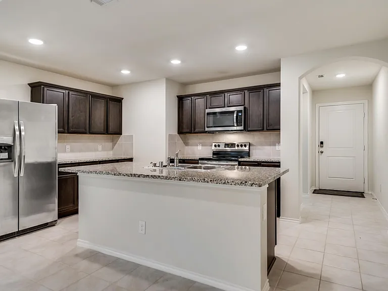 1302 Meadow Creek Dr — Photo 13