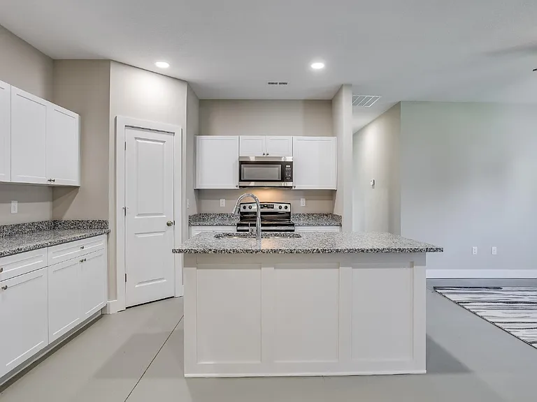 5248 N Cypress Cir — Photo 3
