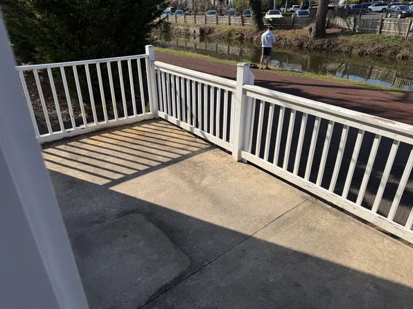 33 E Afton Ave APT 4, Yardley, PA 19067